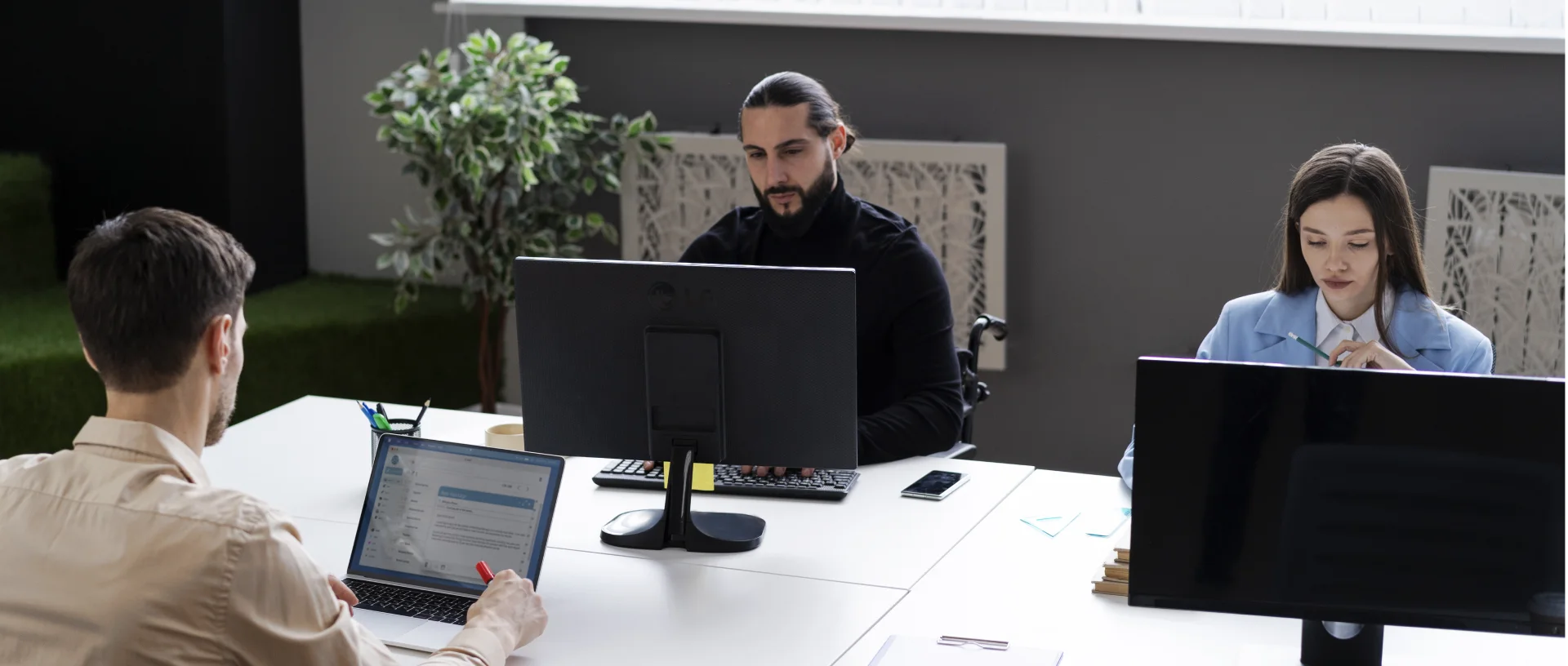 How to Choose the Best HR Software for Small and Large Businesses in UAE: A Comprehensive Guide